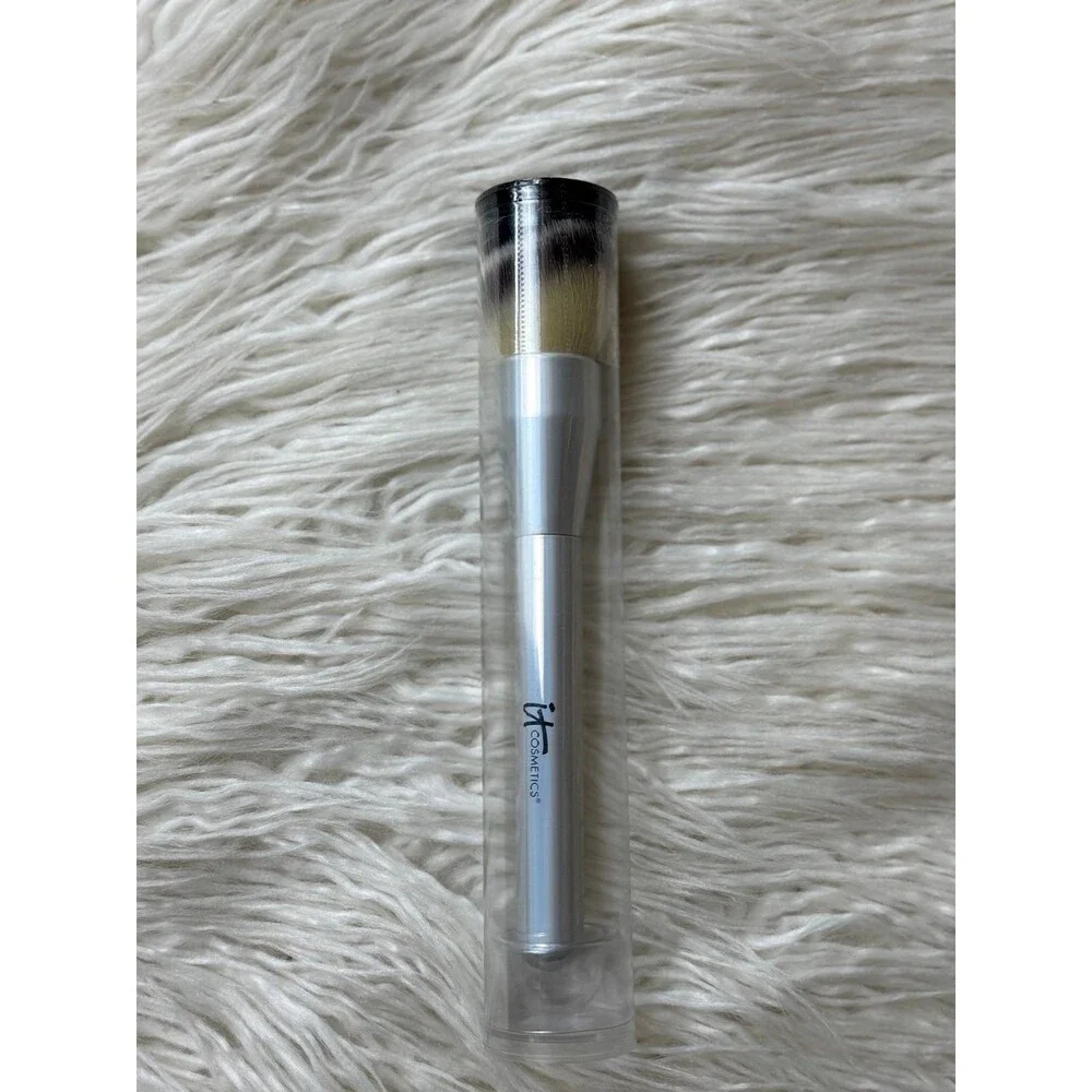 It Cosmetics Heavenly Luxe Angled Buffing Foundation Brush C6156